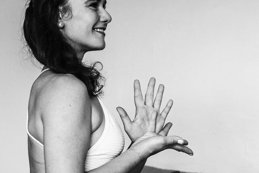 bzyoga ansiedade yoga para ansiedade - claudia faria
