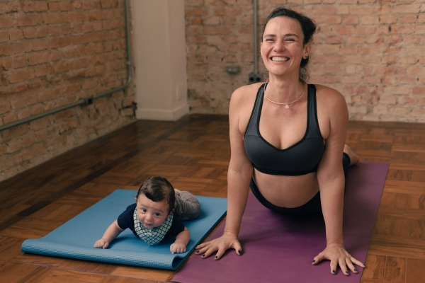 KIK06915 Claudia Faria e seu filho - Yoga em Família