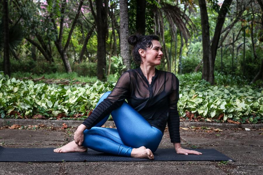 LRM_EXPORT_56348572891836_20191016_204617587 Claudia Faria - Yoga para zumbido no ouvido